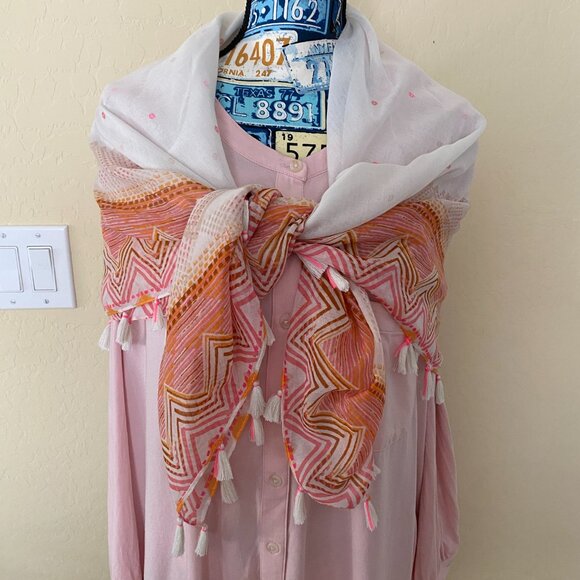 Old Navy Scarf/Shawl, 100% Poly, NWT Pink, White & Coral Boho Design SZ 42" x 88 - Picture 1 of 7